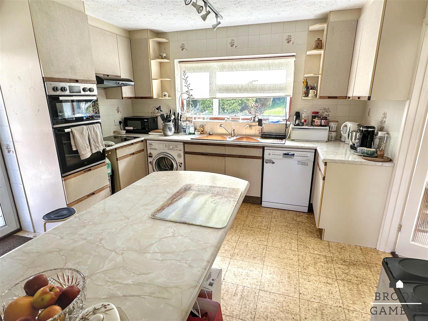 3 Bedroom House. Old Mansion Close in Eastbourne, East Sussex 7